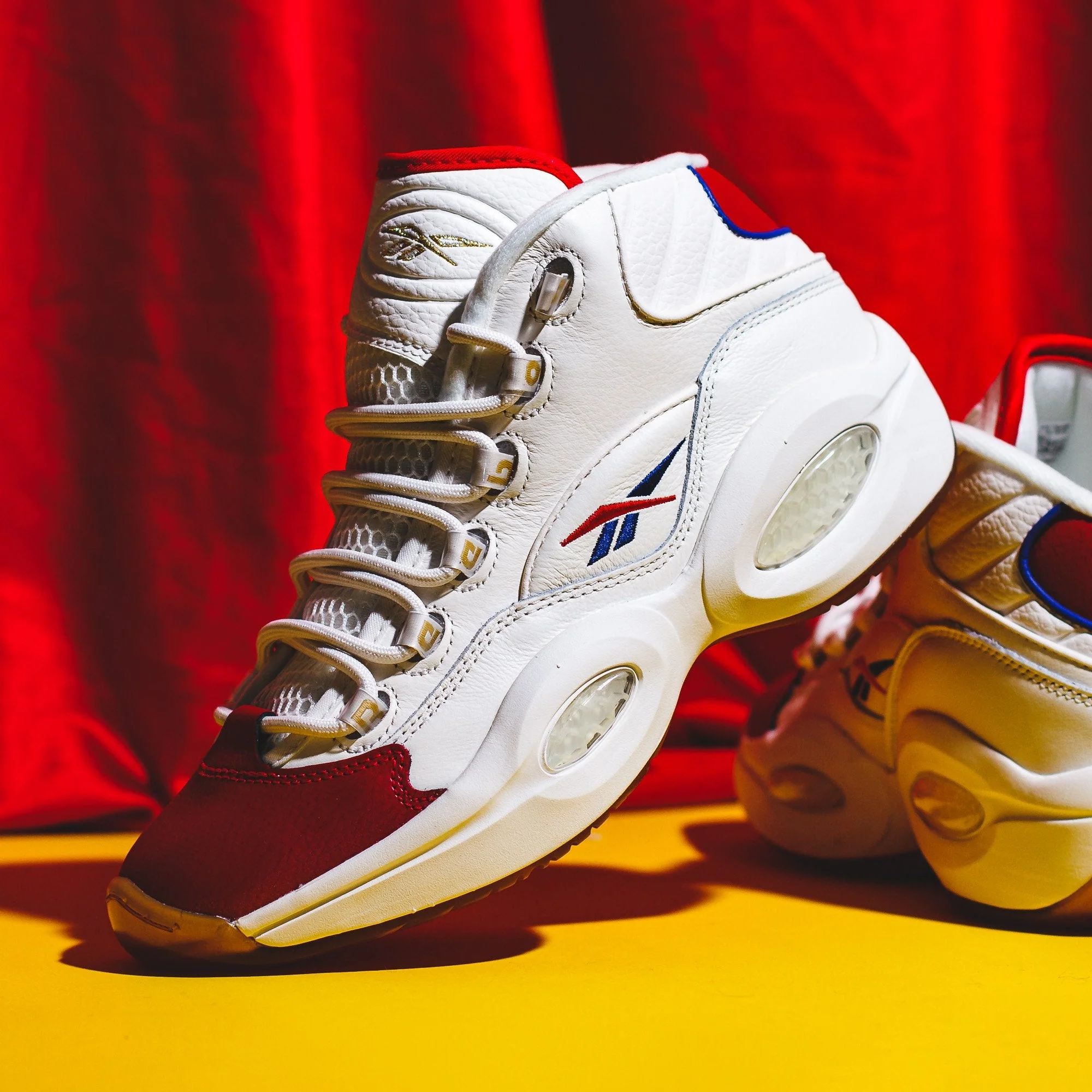 Reebok Classics Basketball Men Question Mid Allen Iverson White Red Blue GZ7099 - Image 4